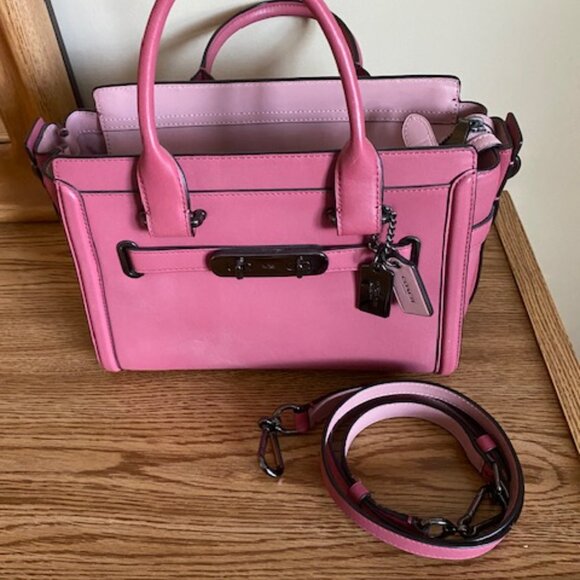 COACH Swagger 27 in Pebble Leather Carryall Light silver pink NWOT - Picture 3 of 4